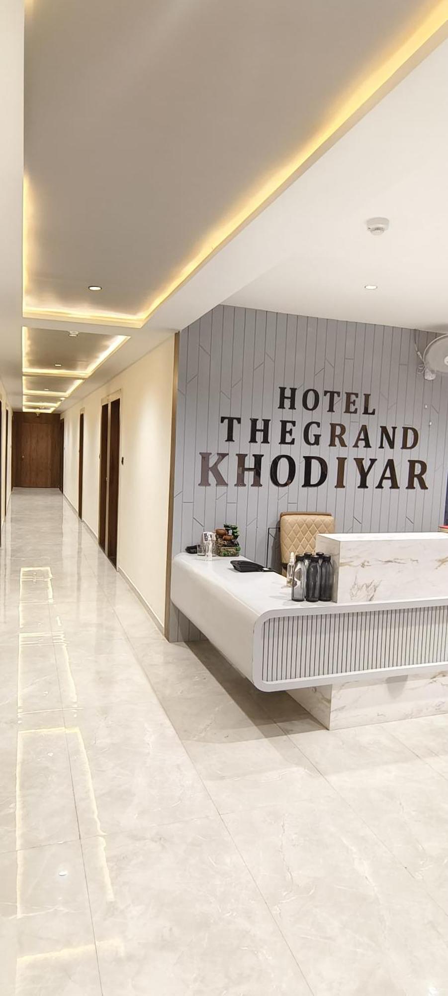 Hotel The Grand Khodiyar Visnagar Esterno foto
