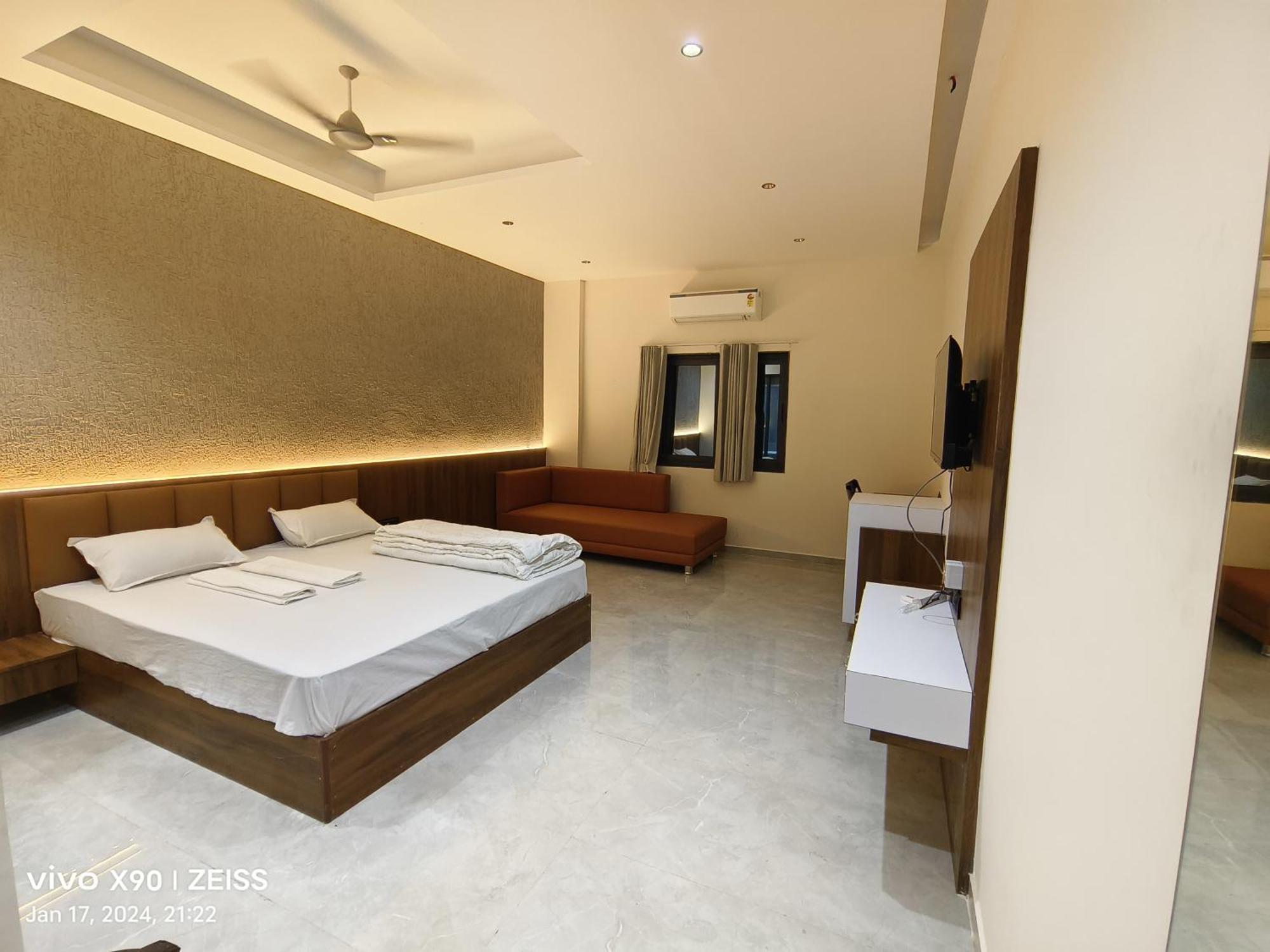 Hotel The Grand Khodiyar Visnagar Esterno foto