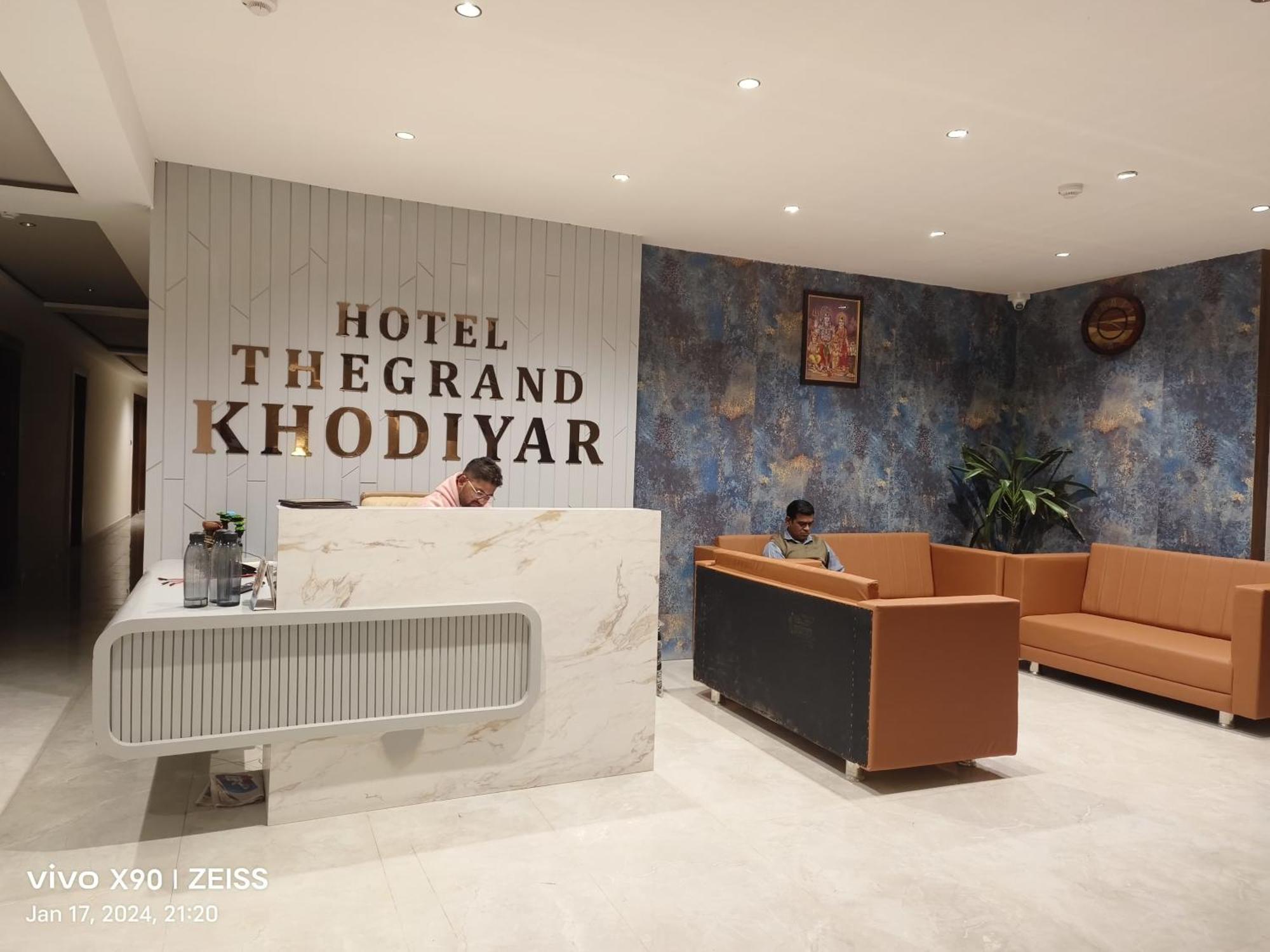 Hotel The Grand Khodiyar Visnagar Esterno foto