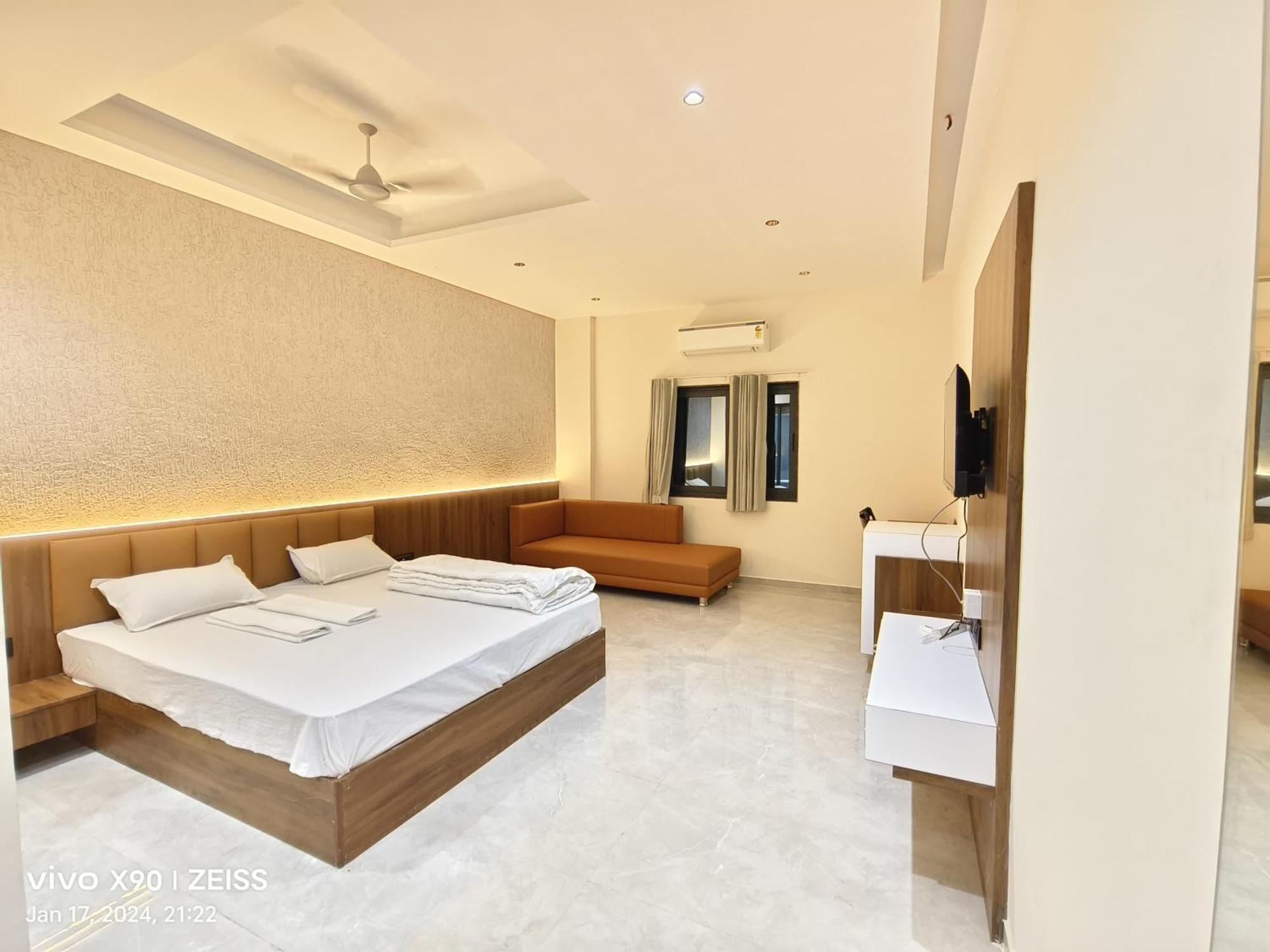 Hotel The Grand Khodiyar Visnagar Esterno foto