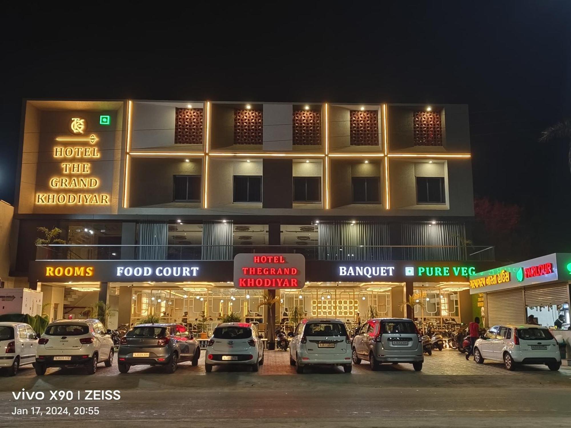 Hotel The Grand Khodiyar Visnagar Esterno foto