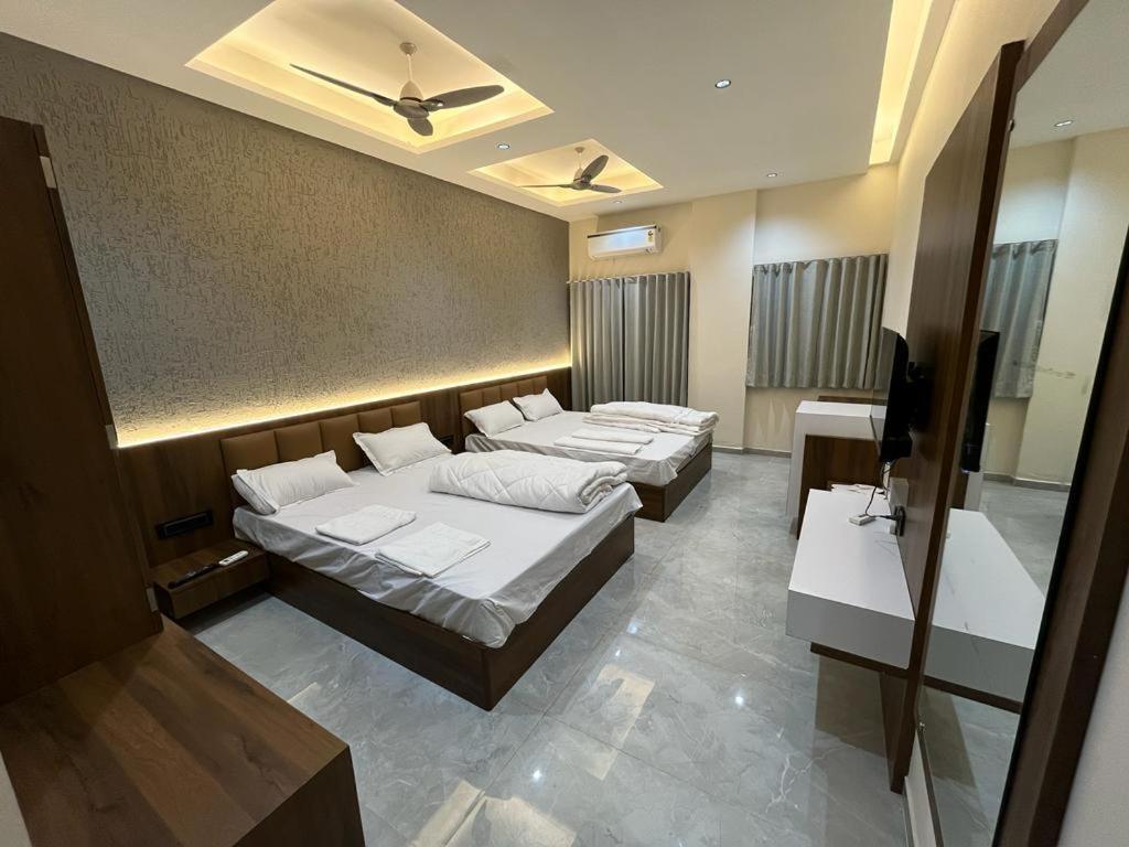 Hotel The Grand Khodiyar Visnagar Esterno foto
