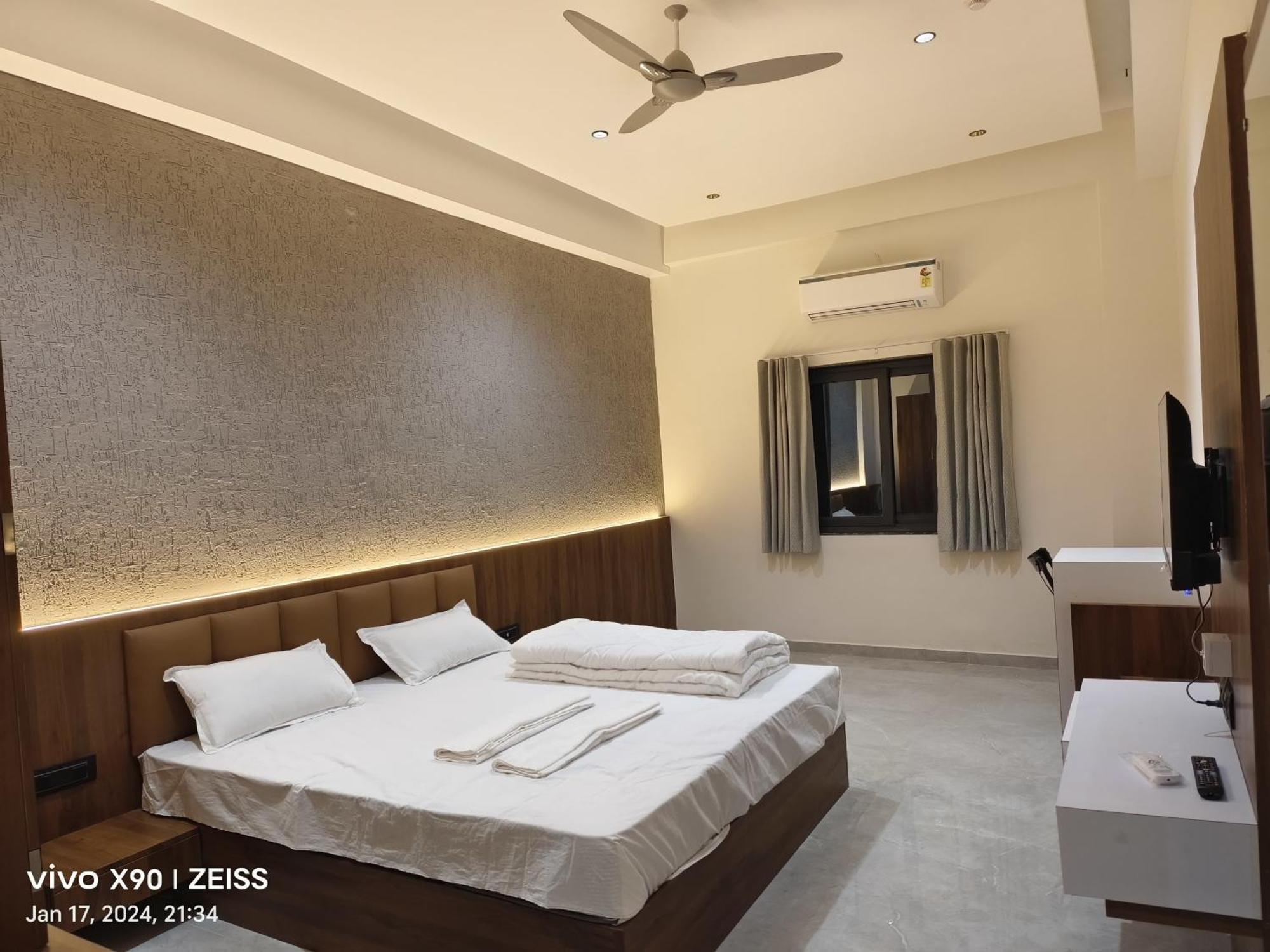 Hotel The Grand Khodiyar Visnagar Esterno foto
