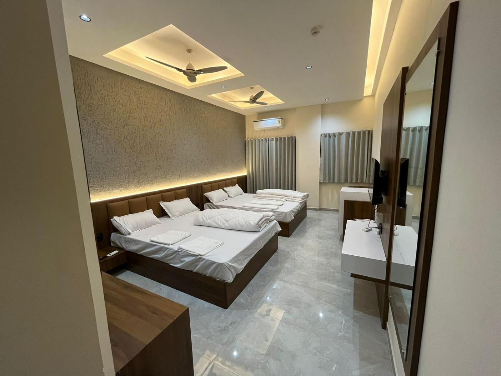 Hotel The Grand Khodiyar Visnagar Esterno foto