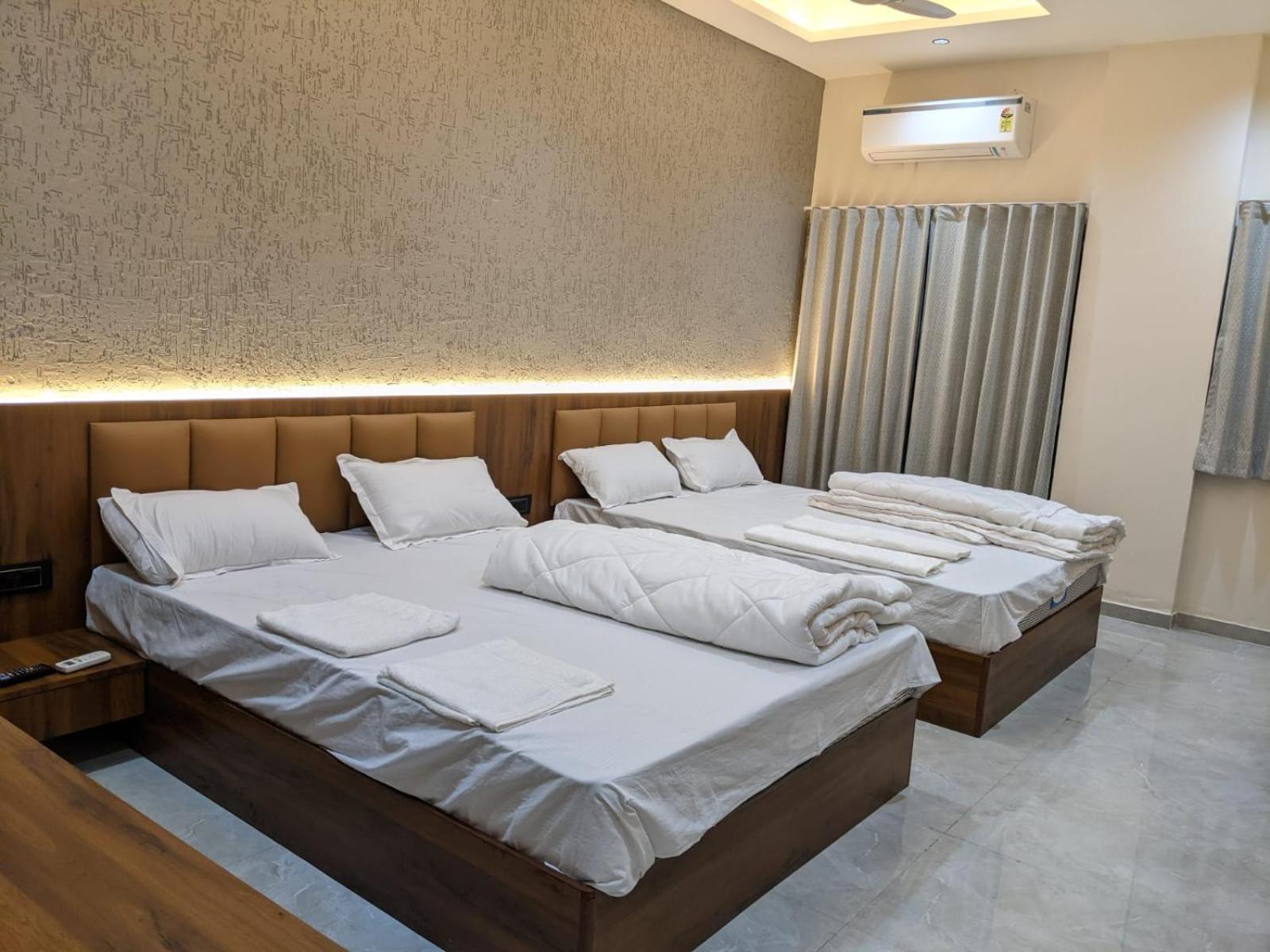 Hotel The Grand Khodiyar Visnagar Esterno foto