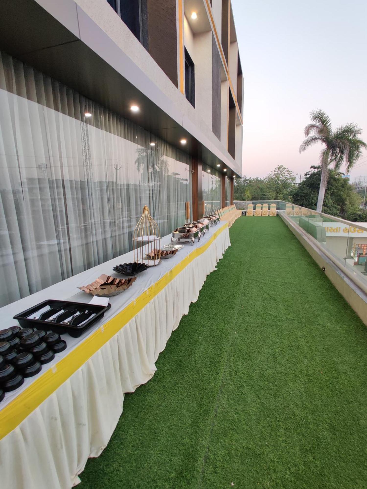 Hotel The Grand Khodiyar Visnagar Esterno foto